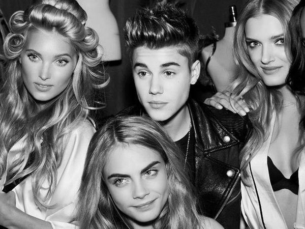 Victoria's Secret Mankeni Cara Delevingne Cinsel Organını Satışa Çıkardı