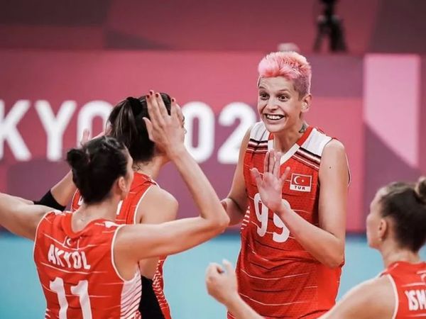 Voleybolcu Ebrar Karakurt'un Sevgilisiyle Birlikte Paylaştığı Olay Yaratacak Pozları