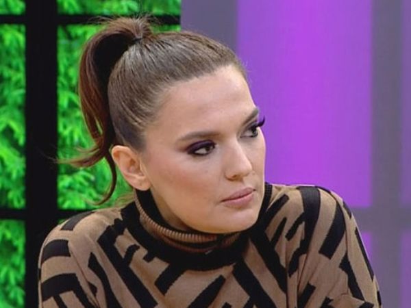 Yaptığı Paylaşım İle Sosyal Medyada Dalga Konusu Olan Demet Akalın, Gelen Yorumlara Ateş Püskürdü