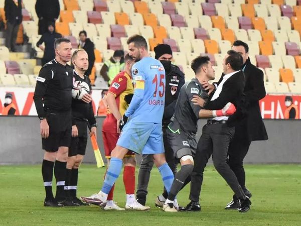 Yeni Malatyaspor - Kayserispor Maçından Sonra Adil Gevrek Hüseyin Göçek'e Saldırdı!