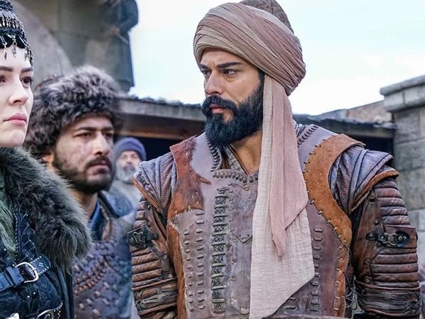  Yıldız Çağrı Atiksoy kimdir?