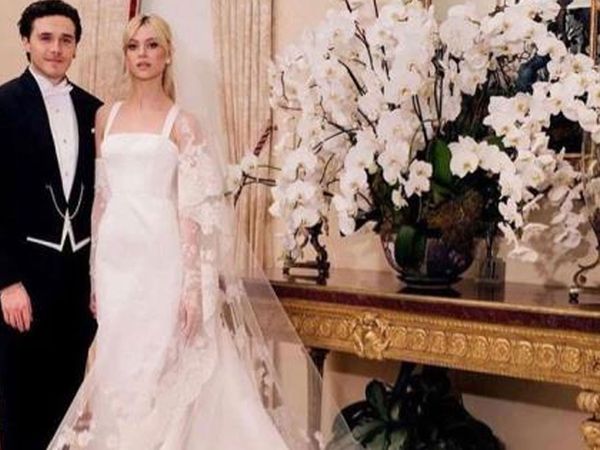Yılın düğününde gelinin annesi Victoria Beckham'ı gölgede bıraktı: 67 yaşındaki Peltz görüntüsü ile kendine hayran bıraktı