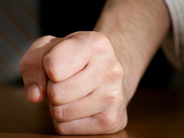 Yumruk yapma şekliniz kişiliğinizi yansıtıyor