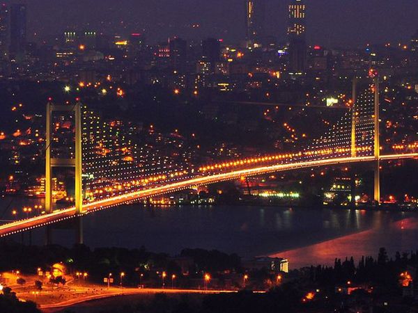 İstanbul'da Şahane Drone Gösterisi!