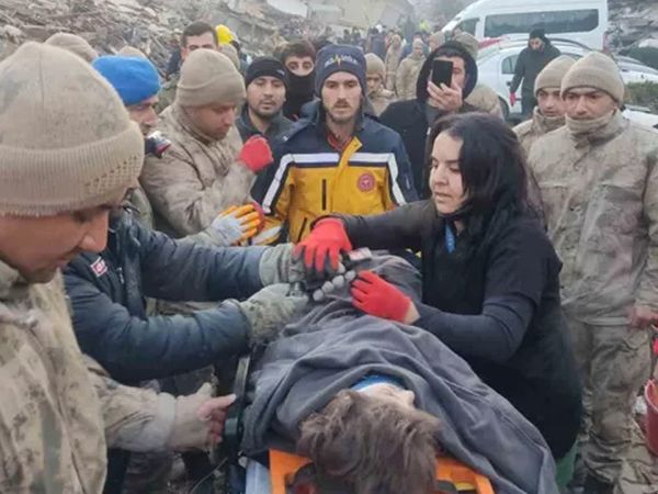 51 saat sonra gelen mucize: 5 yaşındaki kız enkazdan çıkarıldı