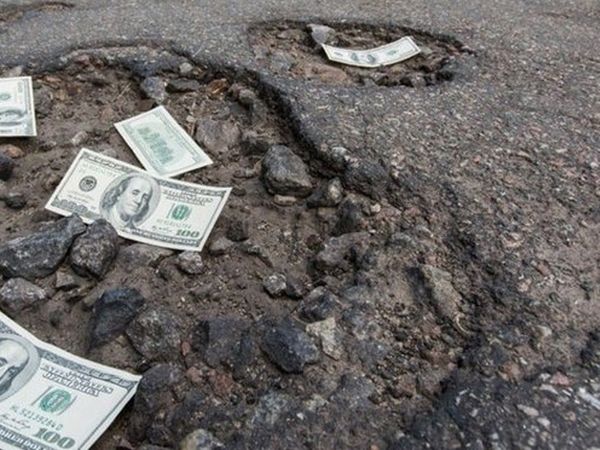 ABD'de Paralar Yola Saçılınca Trafik Kilitlendi