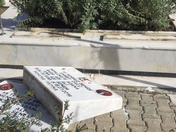 Adana'da İkiz Polis Memurlarının Mezarlarına Hain Saldırı
