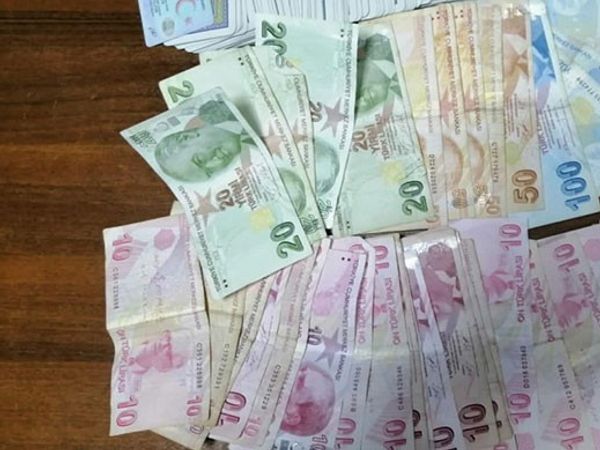 Adana’da Kumarhane Kapısı Koçbaşıyla Açılarak Baskın Yapıldı