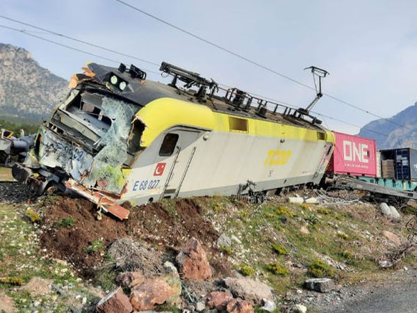 Adana'daki Tren Kazasının, Güvenlik Kamerası Görüntüleri Ortaya Çıktı