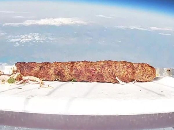 Adanalı Kebapçı Stratosfere helyum balonuyla boru kebabı yolladı!