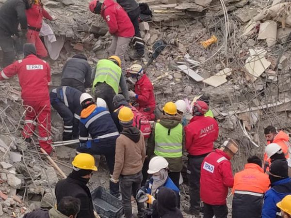 Adıyaman'da 106'ncı saatte gelen mucize