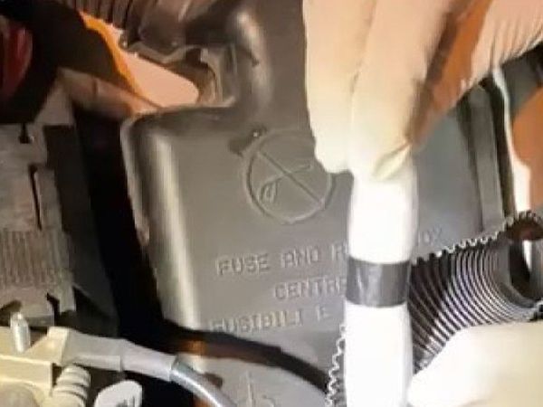 Adıyaman'da Otomobilin Motor Borusundan Uyuşturucu Çıktı
