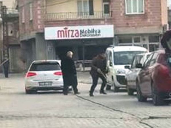 Akrabalar Birbirine Pompalı Tüfekle Saldırdı