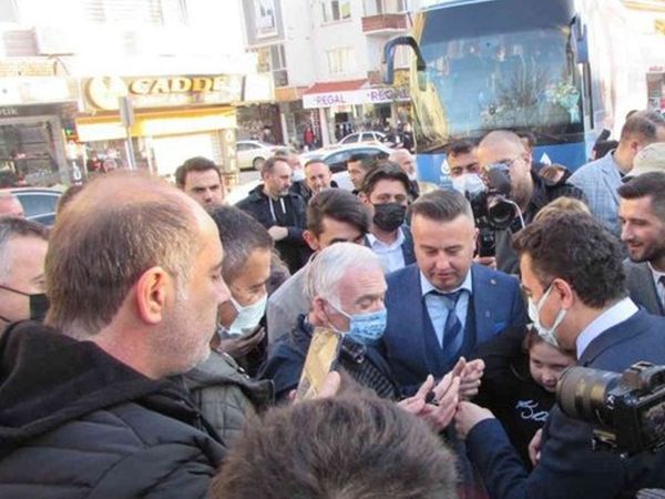 Ali Babacan’a Vatandaştan Tepki! Davasını Satan Vatanını da Satar