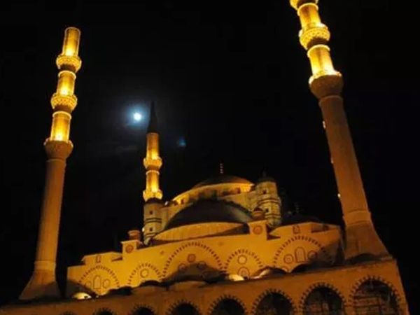 Allah Diye Bağıran Yaşlı Adam Cami İmamını Korkuttu