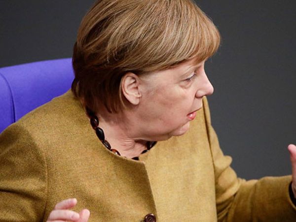 Angela Merkel'in Maske Takmayı Unuttuğu Anlar Kameraya Yansıdı