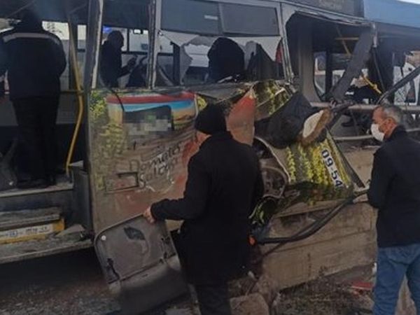 Ankara'da Korkutan Kaza: Halk Otobüsü Viyadüklere Çarptı, Çok Sayıda Yaralı Var!