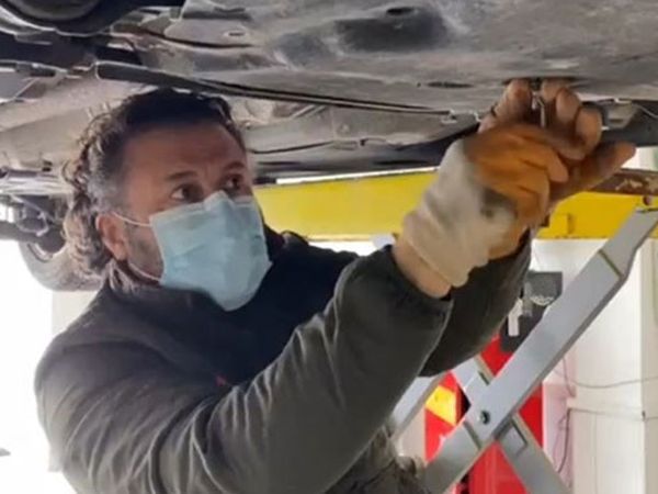 Ankara'da Otomobilin Motor Kısmından Yavru Kediler Çıktı