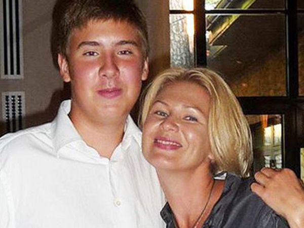 Annesi Onunla Zorla Birlikte Olmak İstemiş!