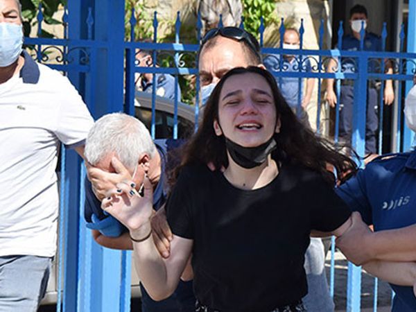 Annesinin Öldüğünü Öğrenen Kız Kriz Geçirdi