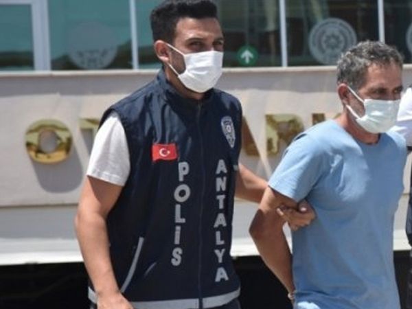 Antalya'da 20 Yıllık Arkadaşını Öldürdü