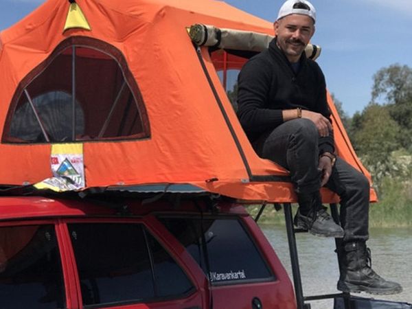 Antalyalı Adam Eski Model Otomobilini Karavana Çevirdi