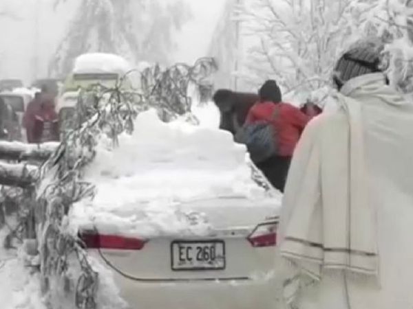 Arabada Mahsur Kalan 21 Kişi Donarak Öldü