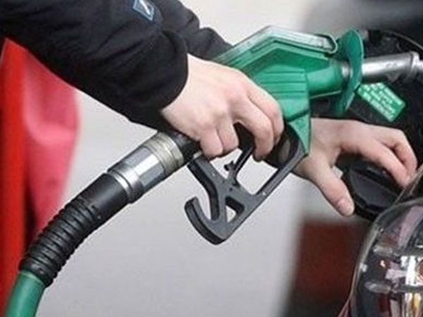 Araç sahipleri dikkat! Akaryakıt fiyatlarında beklenen indirim geldi: Motorin fiyatları düşürüldü!