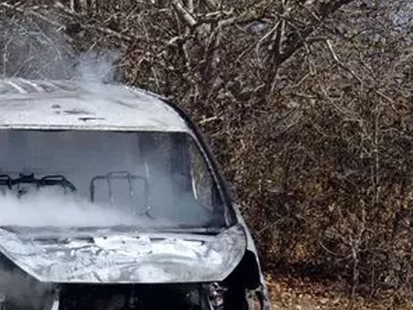 Araçını Ateşin Üzerine Park Etti: Araba Kullanılmaz Hale Geldi