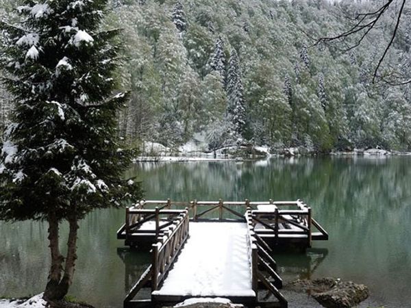 Artvin’de Bulunan Borçka Karagöl'e Mayıs Ayında Kar Yağdı