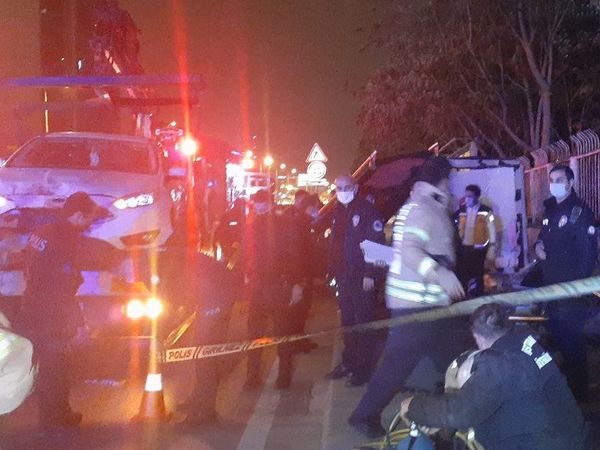 Ataşehir’de Korkunç Kaza: Otobüs Durağına Daldı 1 Kişi Hayatını Kaybetti