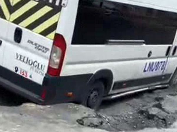 Avcılar’da Yağmur Yolun Çökmesine Neden Oldu