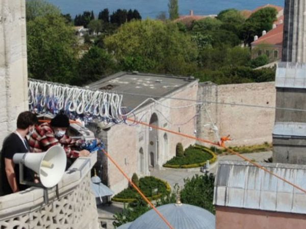 Ayasofya Camii'ne Kadir Gecesi Özel İlk Mahya Asıldı
