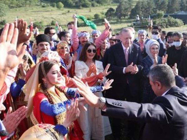 Azerbaycan'da Cumhurbaşkanı Erdoğan’a Gösteriler Düzenlendi