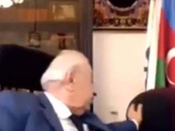Azerbaycanlı Eski Milletvekili, Görüntülü Konuşma Esnasında Asistanını Taciz Etti