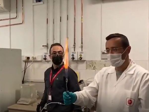 Bakan Dönmez, Doğal Gazın Yakılması Görüntülerini Paylaştı! ‘Keşfimizin Ateşi Türkiye'mizin Gecelerini Aydınlık Kılacak'
