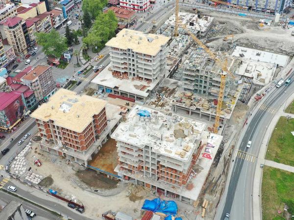 Bakan Kurum, Rize genelinde sürdürülen projelerde gelinen noktaya ve teslim süreçlerine ilişkin bilgiler verdi