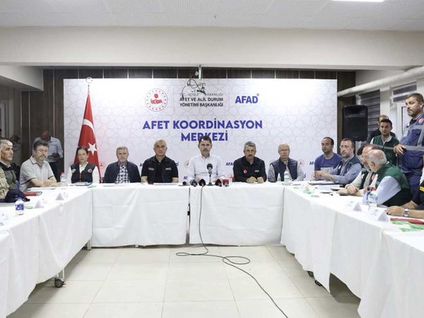 Bakan Kurum, sel felaketi sonrası Kastamonu’dan yeni açıklamalarda bulundu:  Yaralar sarılana kadar, bir seferberlik ruh