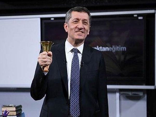 Bakan Ziya Selçuk'tan Veli ve Öğrencilere Mesaj