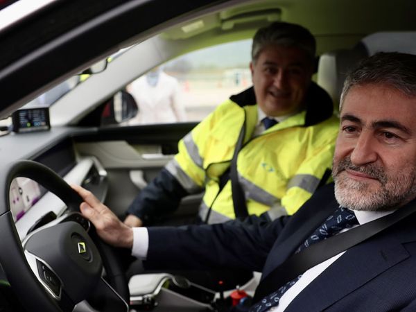 Bakanlar, Togg'un direksiyonuna geçerek deneme sürüşü gerçekleştirdi: Müthiş bir duygu!
