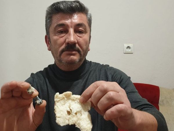 Bakkaldan Aldığı Ekmeğin İçinden Vida Çıktı