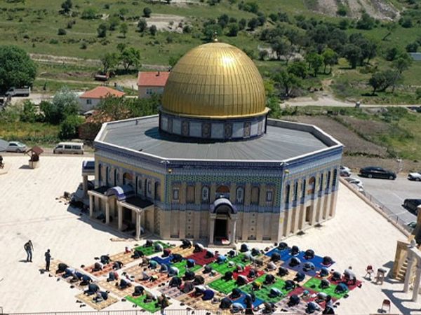 Balıkesir'deki Kudüs Camii'nde Bir Araya Gelenler İsrail'e Tepki Gösterdi