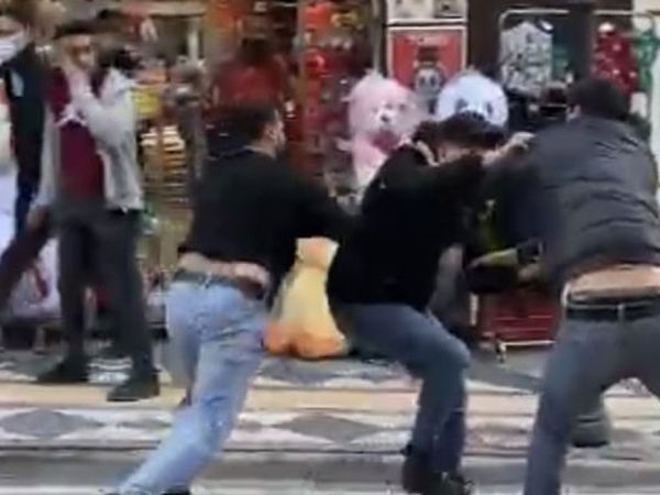 Bartın'da Sokak Ortasında Yumruklu Kavga