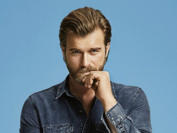 Başak Dizer'e ihanet şoku! Ünlü oyuncu Kıvanç Tatlıtuğ'un eşini aldattığı anlar ortaya çıktı