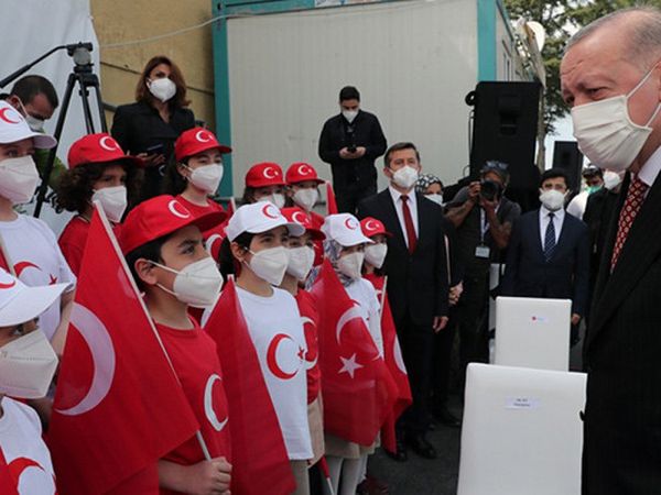 Başkan Erdoğan, Dünyanın En Büyük Türk Bayrağını Çocuklarla Göndere Çekti