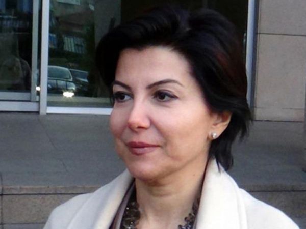 Başkan Erdoğan'la İlgili Sözleri Sonrası Gözaltına Alınan Sedef Akbaş Adliyeye Sevk Edildi! Ters Kelepçe Tiyatrosu!