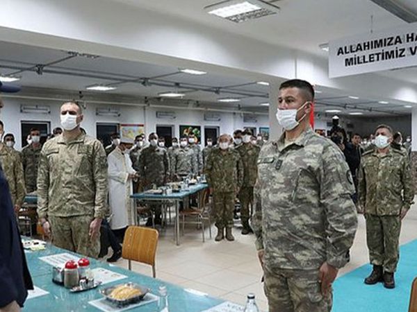 Başkan Recep Tayyip Erdoğan'ın Mehmetçiklere iftar sürprizi! Mehmetçikle beraber iftarını  Yüksekova'da açtı