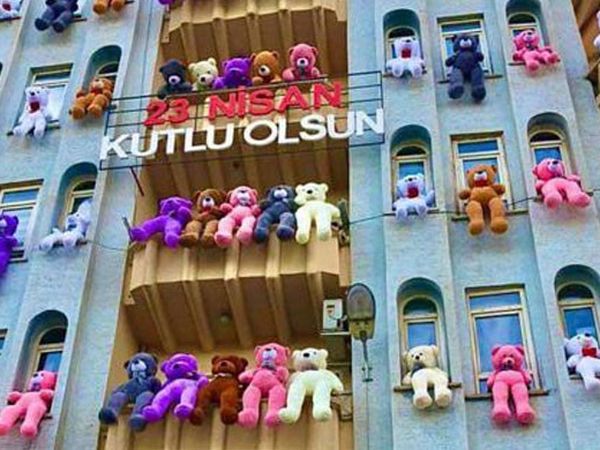 Batmanlı Çocukları Sevindiren 23 Nisan Sürprizi