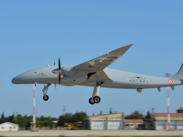 Bayraktar AKINCI TİHA yeni bir başarıya daha imza attı! Üç ülkeyi uçarak geçti