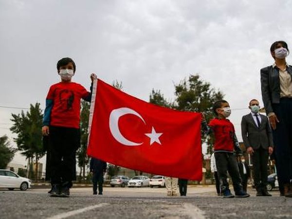 Ülkemizin Dört Bir Yanında Bayrak Töreni